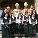 Cinci noi membre ale Institutului Diecezan "Slujitoarele lui Cristos, Marele Preot"