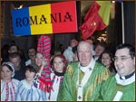 grupul de romani felicitat de Eminenta sa cardinal Cormac Murphy O' Connor la sfarsitul Liturghiei internationale la Westminster